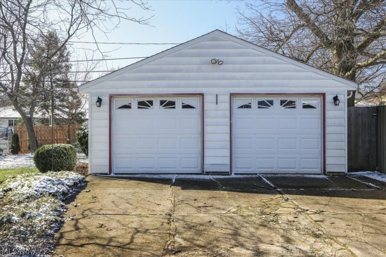 2915 Friar Drive, Parma, OH - Photo 3
