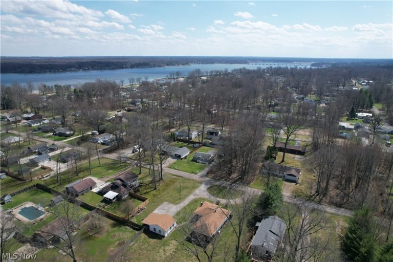 17570 Lakewood Avenue, Lake Milton, OH - Photo 5