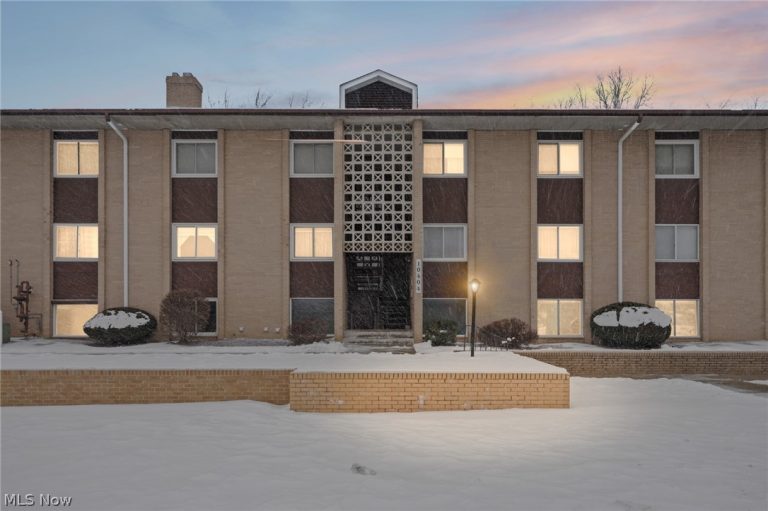 10436 Church Drive #202, Parma Heights, OH - Photo 2