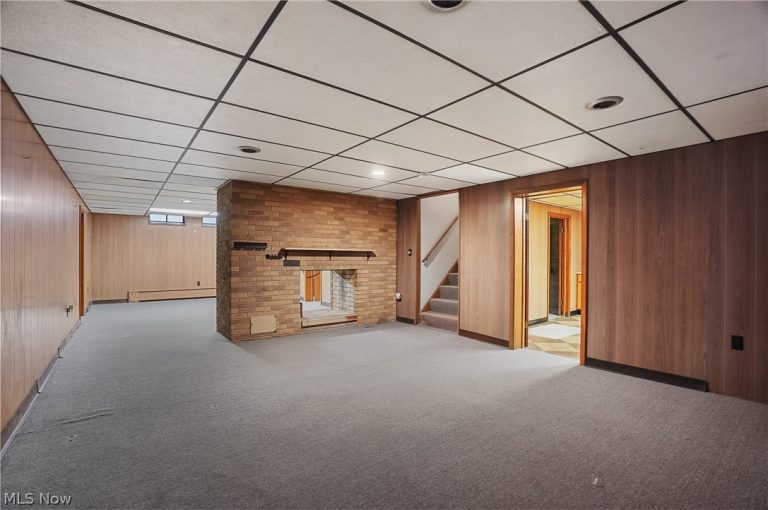 23501 Effingham Boulevard, Euclid, OH - Photo 5