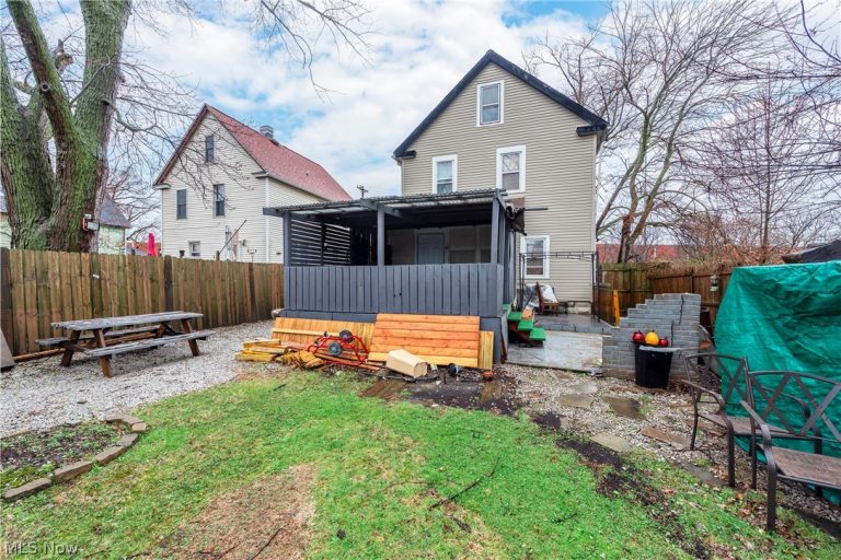 15301 Daniel Avenue, Cleveland, OH - Photo 4