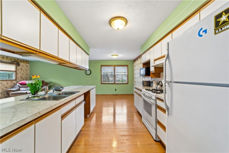 3869 Dayton Avenue, Lorain, OH - Photo 6