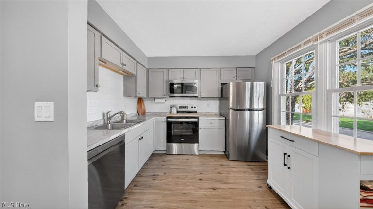 5236 Creekside Boulevard, Brunswick Hills, OH - Photo 3