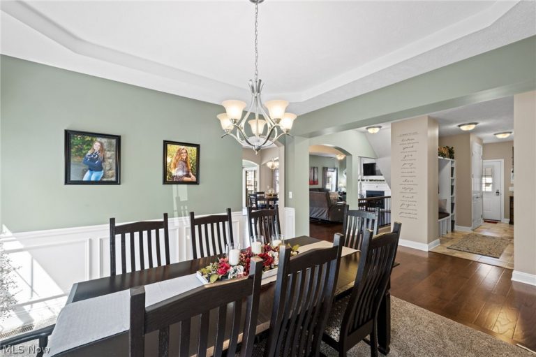 192 Shoreland Circle, Willowick, OH - Photo 8