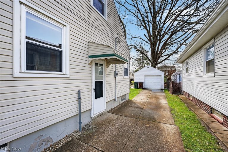2819 Tuxedo Avenue, Parma, OH - Photo 4