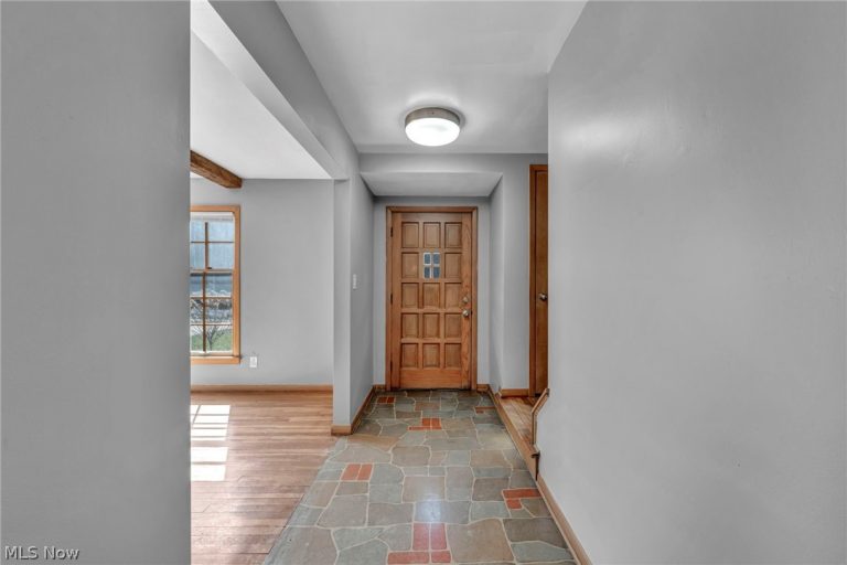 2463 Derbyshire Road, Cleveland Heights, OH - Photo 3