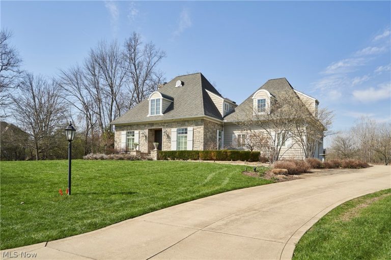 2242 Rock Creek, Akron, OH - Photo 2