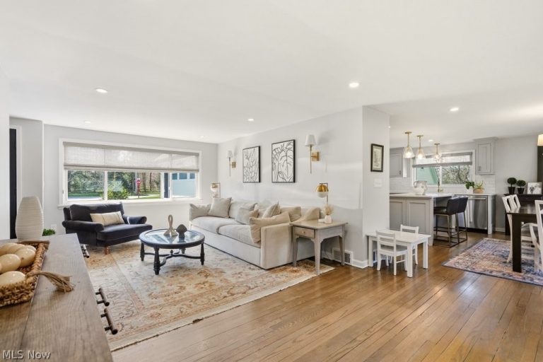 399 Walters Road, Chagrin Falls, OH - Photo 3