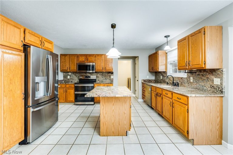 25 Willow Bend Drive, Canfield, OH - Photo 6