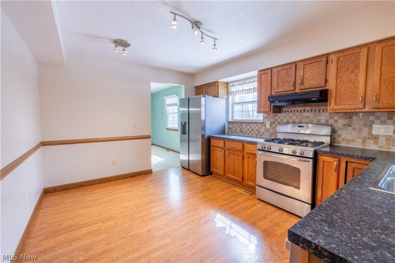 898 Quincy Court, Medina, OH - Photo 3