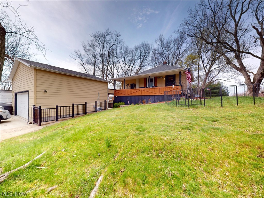 674 Portage Lakes Drive, Akron, OH