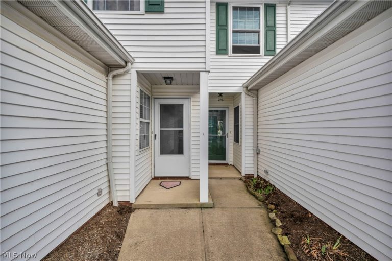 6707 Woodruff Court, Middleburg Heights, OH - Photo 3