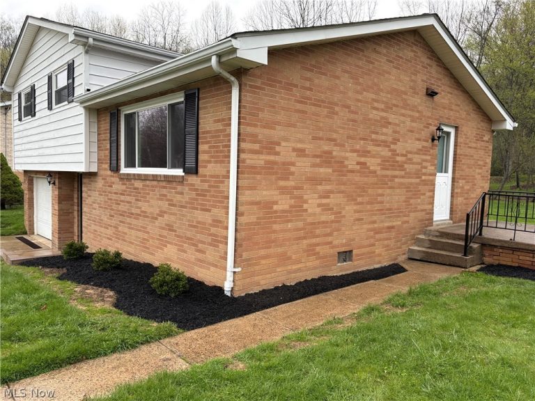 61 Patricia Avenue, Weirton, WV - Photo 2