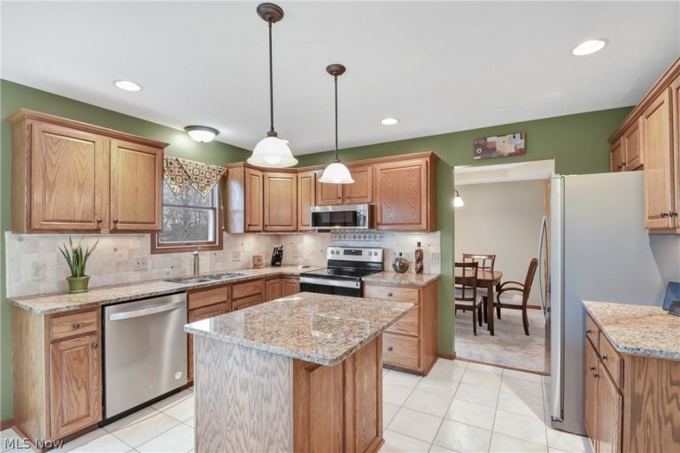 3090 Uxbridge Drive, Brunswick, OH - Photo 5