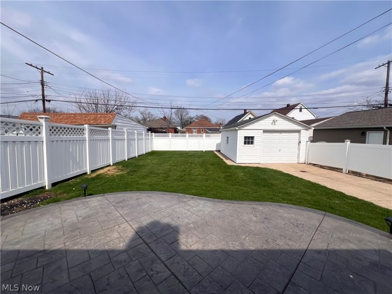 3006 Torrington Avenue, Parma, OH - Photo 5