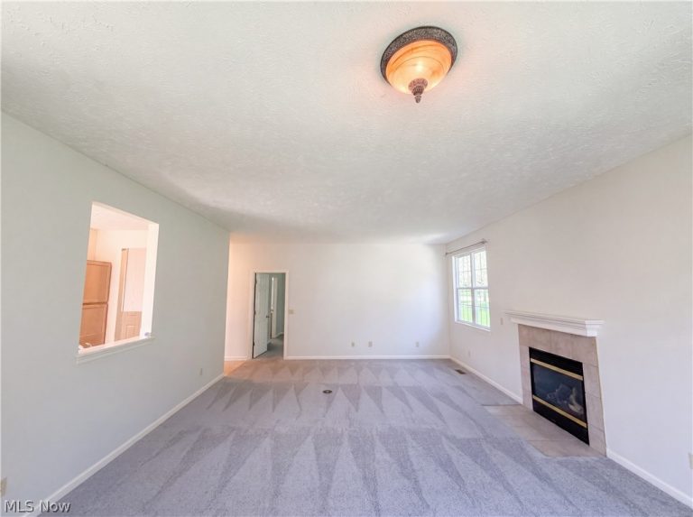 8757 Roberts Court, Olmsted Falls, OH - Photo 3