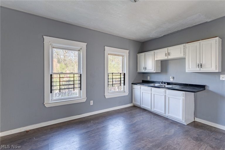 10901 Dove Avenue, Cleveland, OH - Photo 6