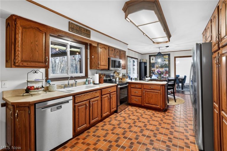 886 Ewing Road, Youngstown, OH - Photo 6