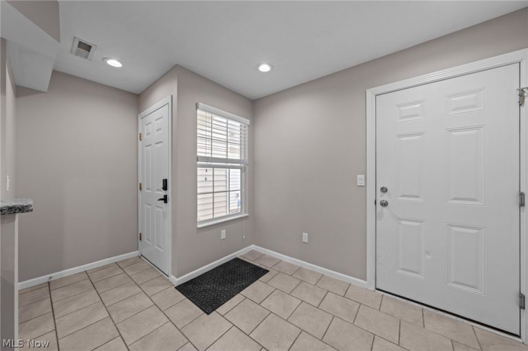 6755 Quarrystone Lane, Middleburg Heights, OH - Photo 6