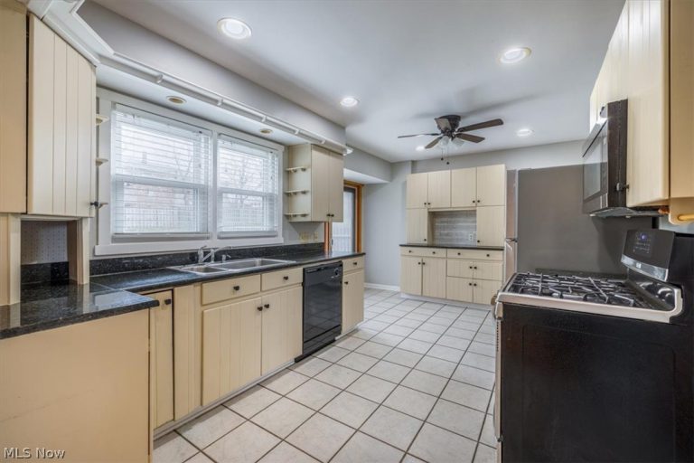 1211 Manitoulin Pike, Brunswick, OH - Photo 6
