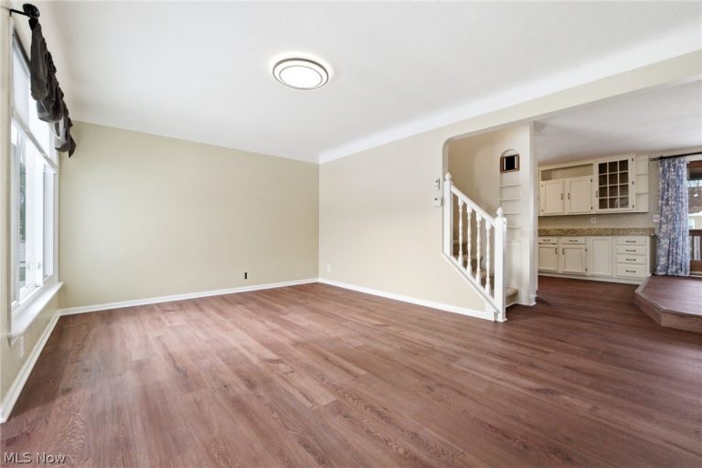 1216 Miner Road, Mayfield Heights, OH - Photo 3