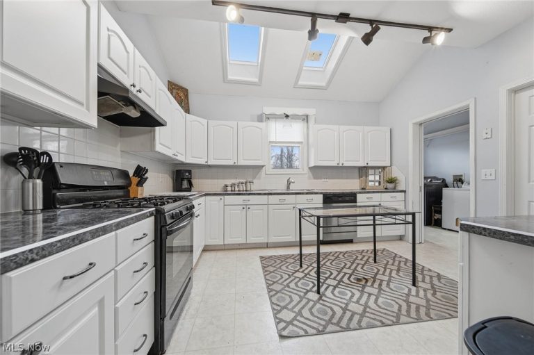 82 Dellenberger Avenue, Akron, OH - Photo 8