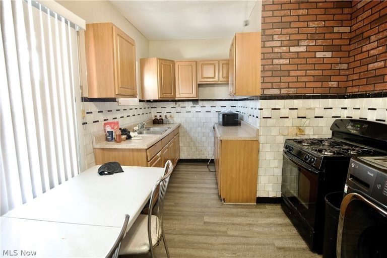 11224 Parkview Avenue, Cleveland, OH - Photo 8