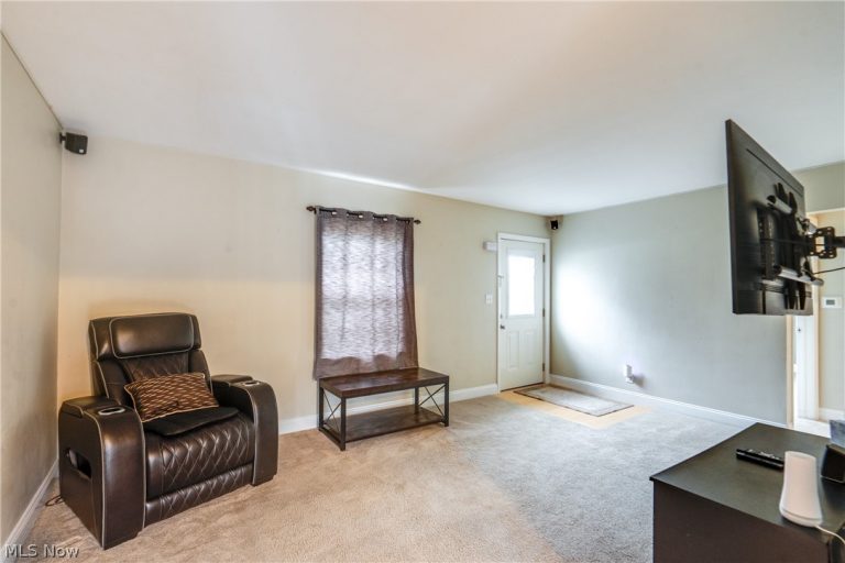 561 River Road, Munroe Falls, OH - Photo 8