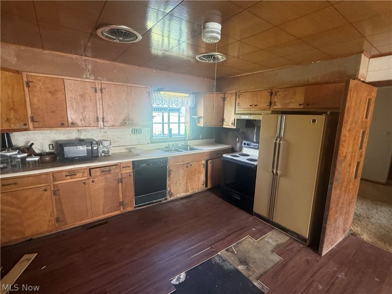 1001 Stadium Drive, St Marys, WV - Photo 4