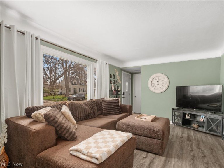 540 Kenilworth Road, Bay Village, OH - Photo 6