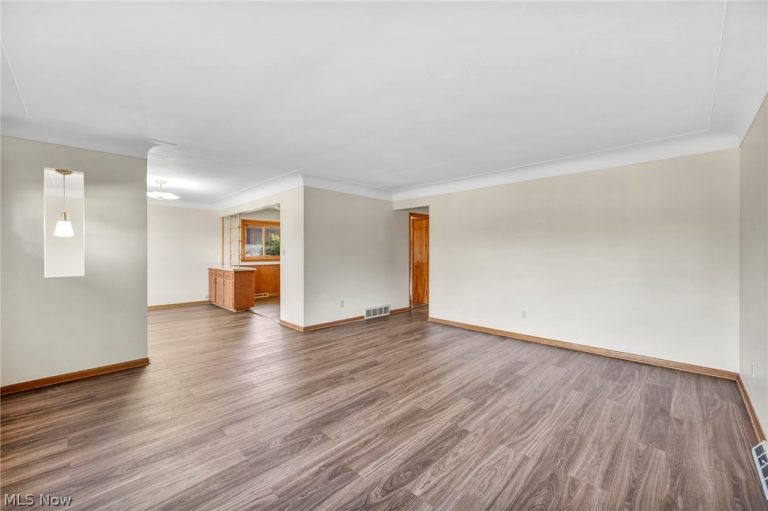 4208 Spring Crest Drive, Brooklyn, OH - Photo 5