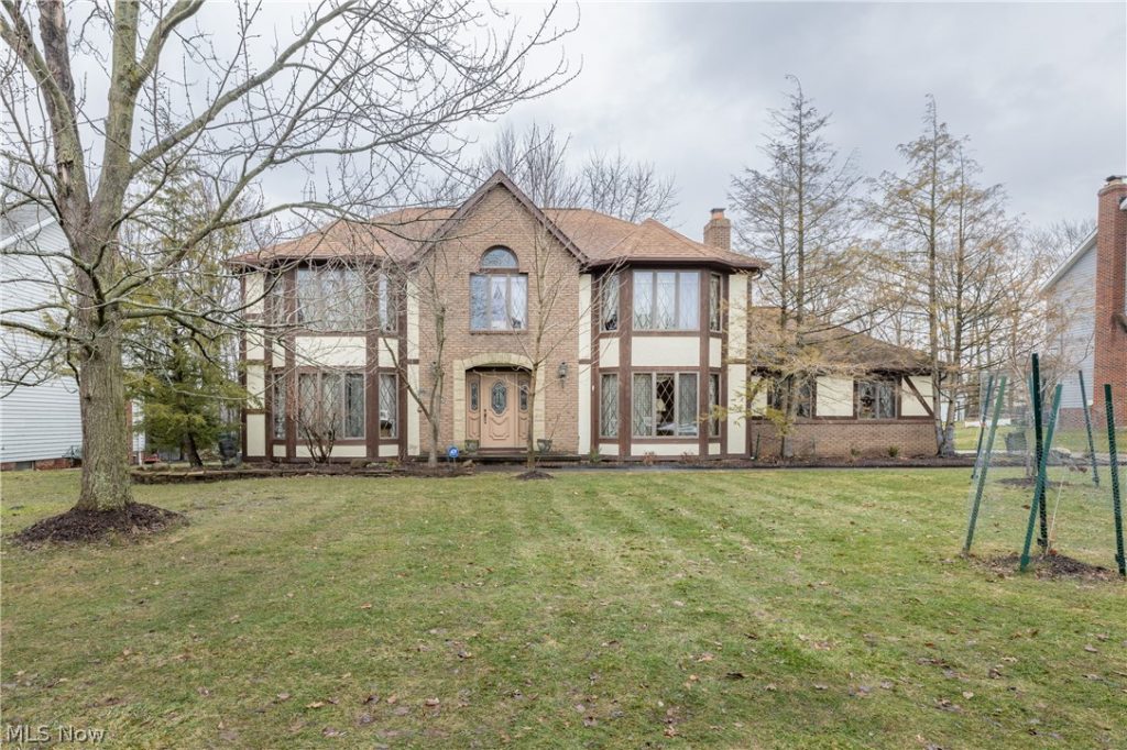 10037 Jamestown Drive, North Royalton, OH