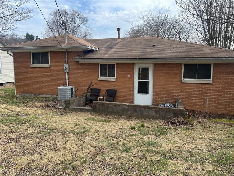 1618 Adams Street, Coshocton, OH - Photo 4
