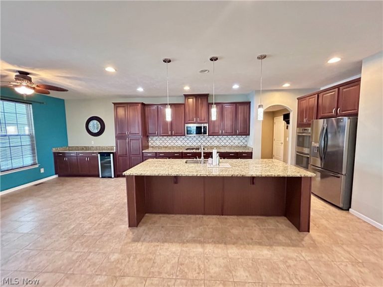 8028 Megan Meadow Drive, Hudson, OH - Photo 2