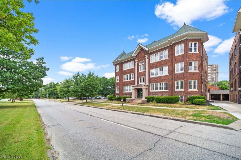 2729 Euclid Heights Boulevard, Cleveland Heights, OH - Photo 5