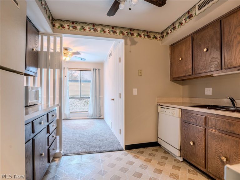 6260 Greenwood Pkwy Parkway #101, Sagamore Hills, OH - Photo 5