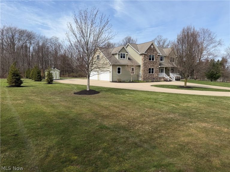 3020 Worrell Road, Willoughby Hills, OH - Photo 3
