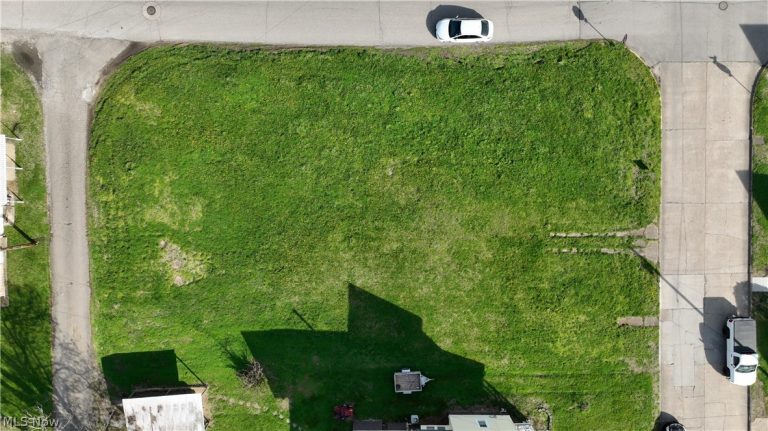 627 33rd Street, Parkersburg, WV - Photo 2