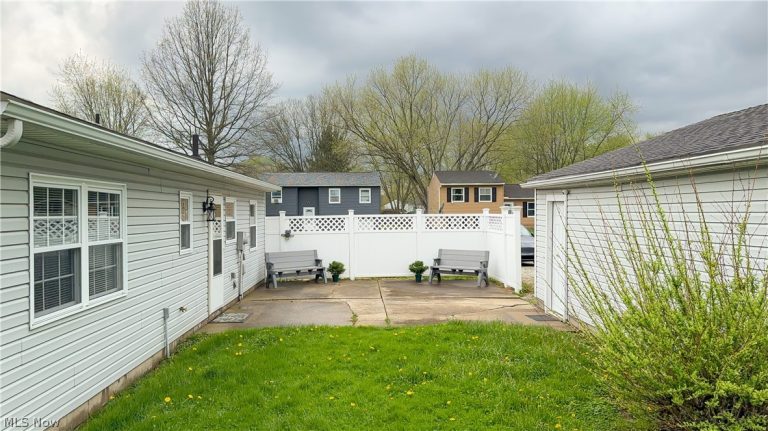 9841 Green Drive, Windham, OH - Photo 8