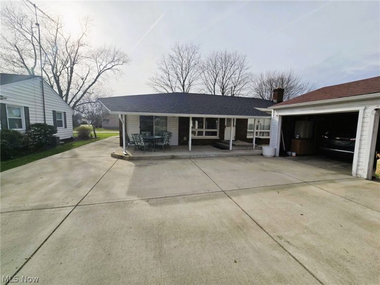 1228 Sarkies Drive, Warren, OH - Photo 3