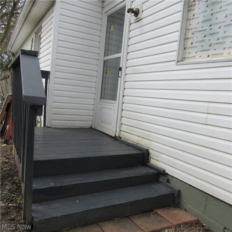 2809 Shelburn Avenue, Akron, OH - Photo 6