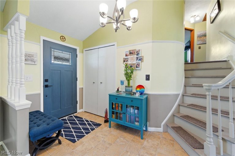 27491 Linwood Circle, North Olmsted, OH - Photo 4