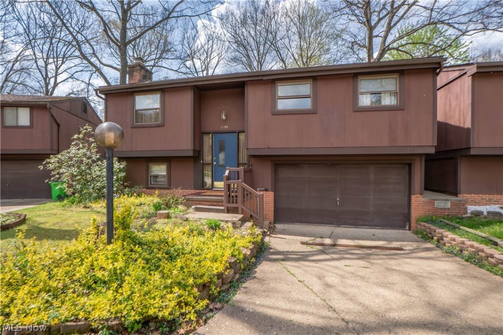 1744 Oak Trail Street, Massillon, OH
