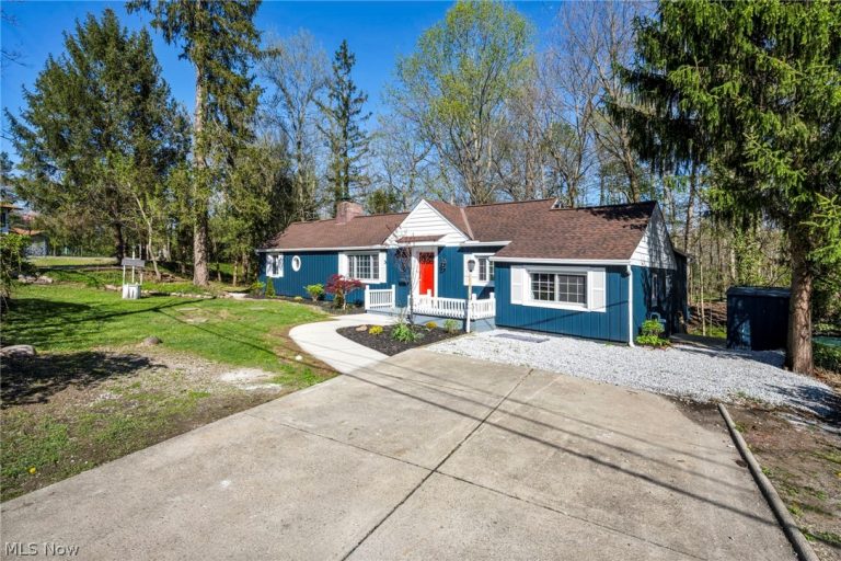 7339 River Road, Olmsted Falls, OH - Photo 3