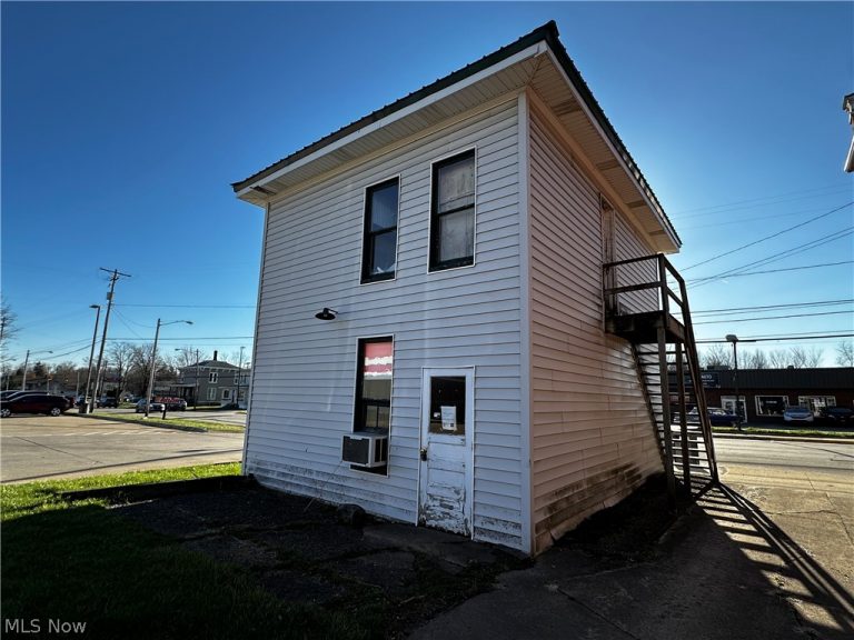 70 Chestnut Street, Jefferson, OH - Photo 3