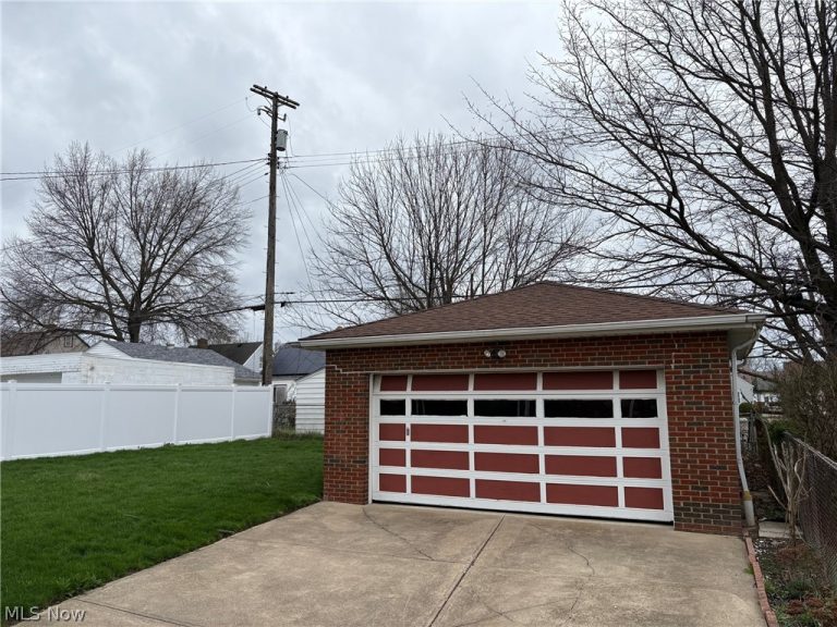 2436 Tuxedo Avenue, Parma, OH - Photo 6