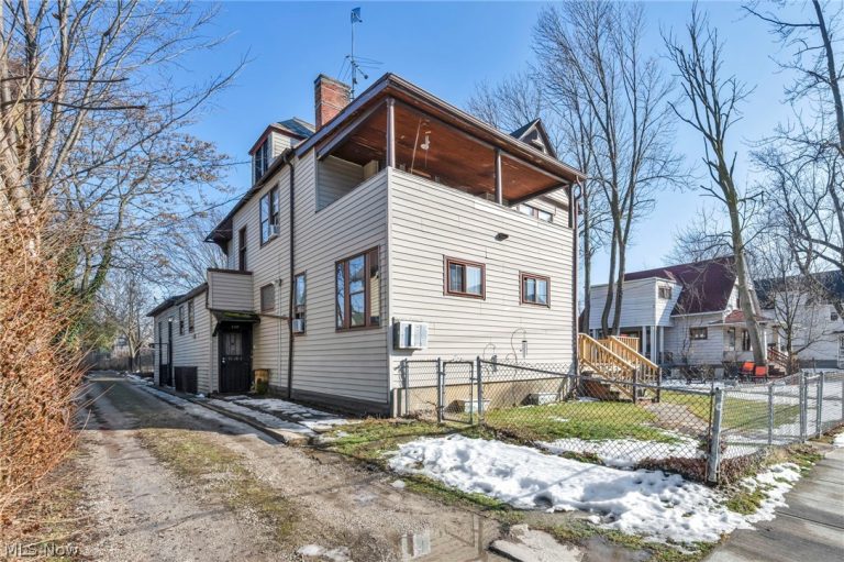 2127 100th Street, Cleveland, OH - Photo 2