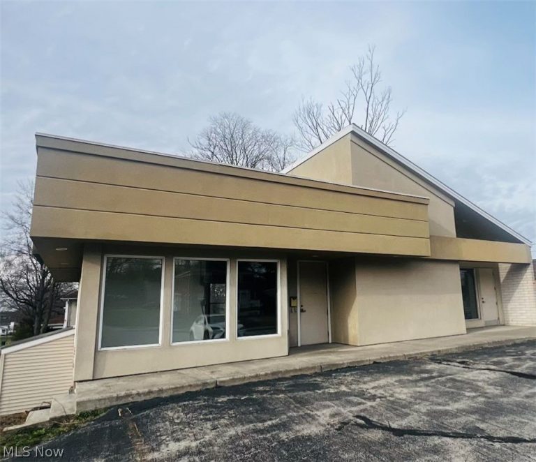 264 Liberty Street, Hubbard, OH - Photo 2