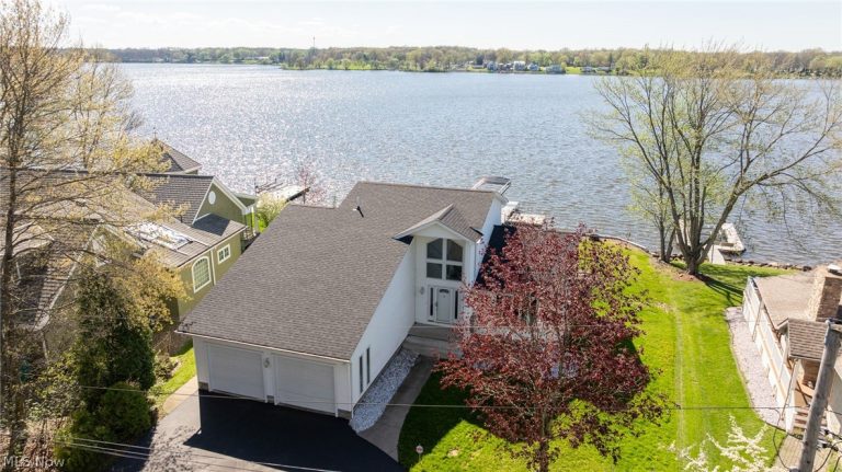 1408 River Road, Lake Milton, OH - Photo 2