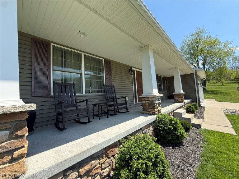 235 Briarwood Drive, New Philadelphia, OH - Photo 3